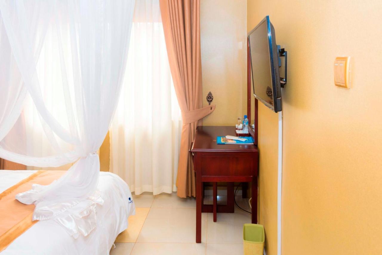 Sapphire Hotel Entebbe Kigo Kajansi Eksteriør bilde