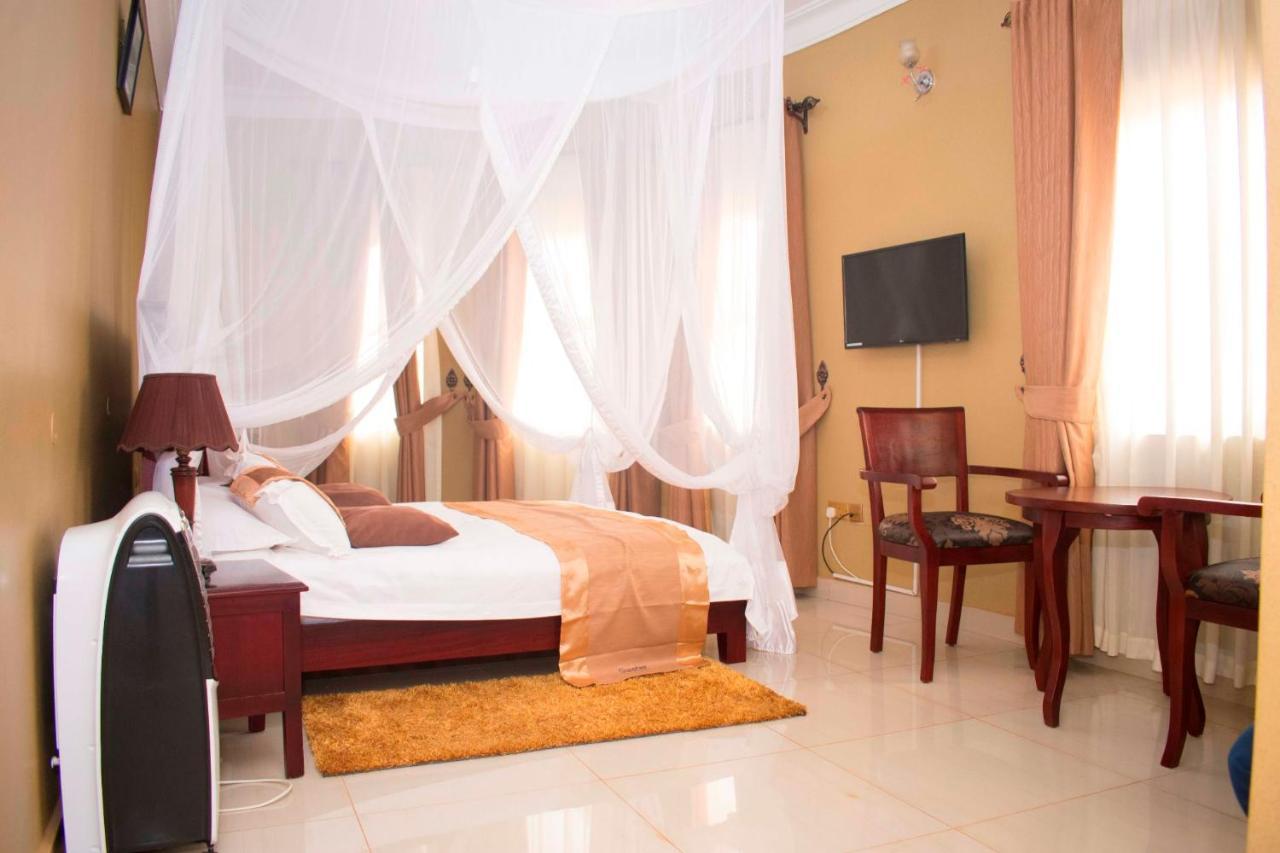 Sapphire Hotel Entebbe Kigo Kajansi Eksteriør bilde