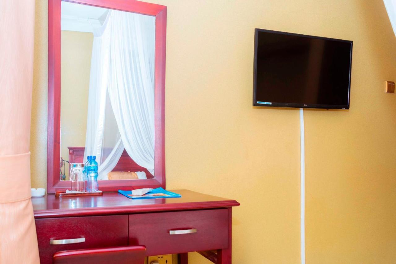 Sapphire Hotel Entebbe Kigo Kajansi Eksteriør bilde