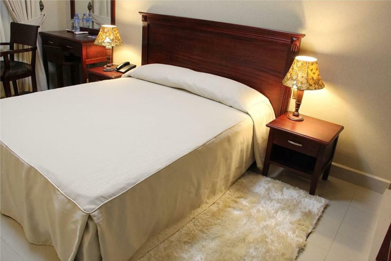Sapphire Hotel Entebbe Kigo Kajansi Eksteriør bilde