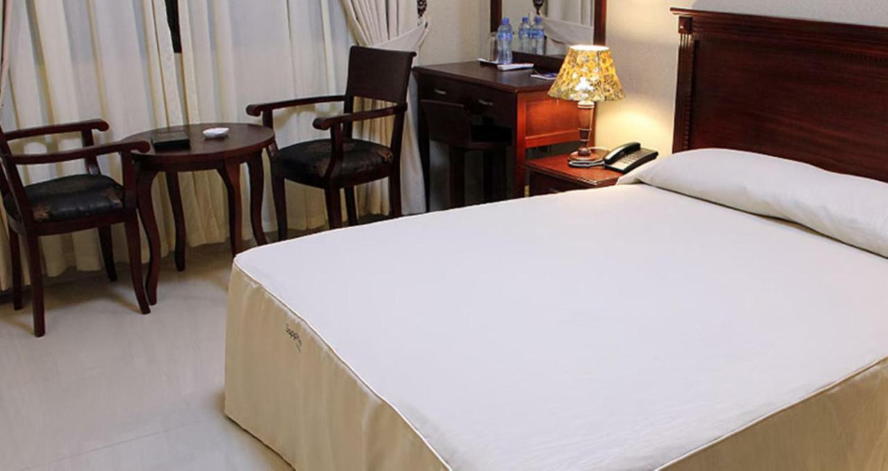 Sapphire Hotel Entebbe Kigo Kajansi Eksteriør bilde