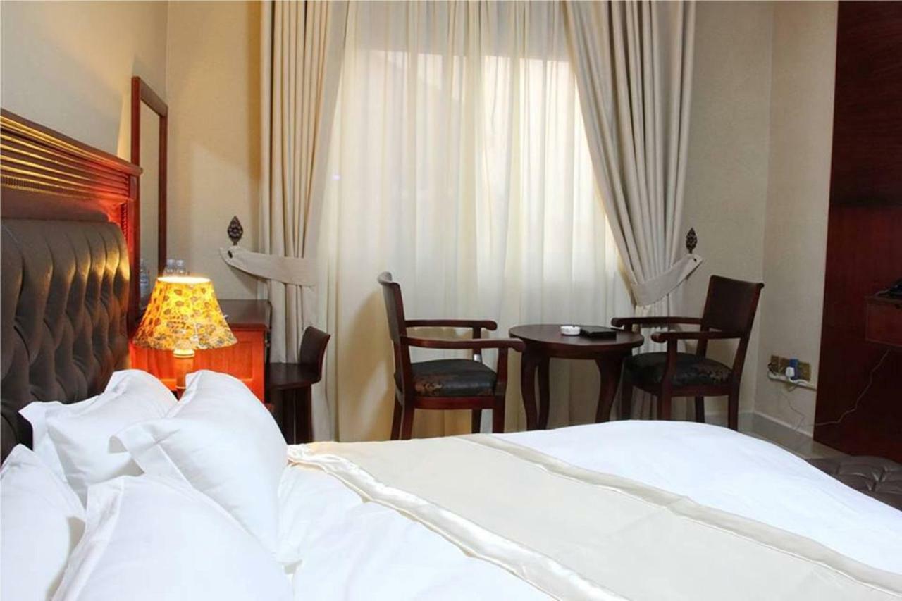 Sapphire Hotel Entebbe Kigo Kajansi Eksteriør bilde
