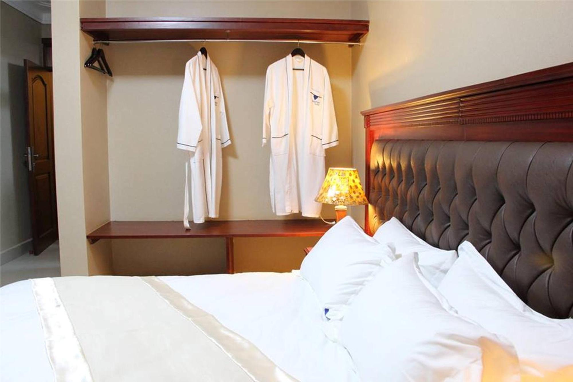 Sapphire Hotel Entebbe Kigo Kajansi Eksteriør bilde