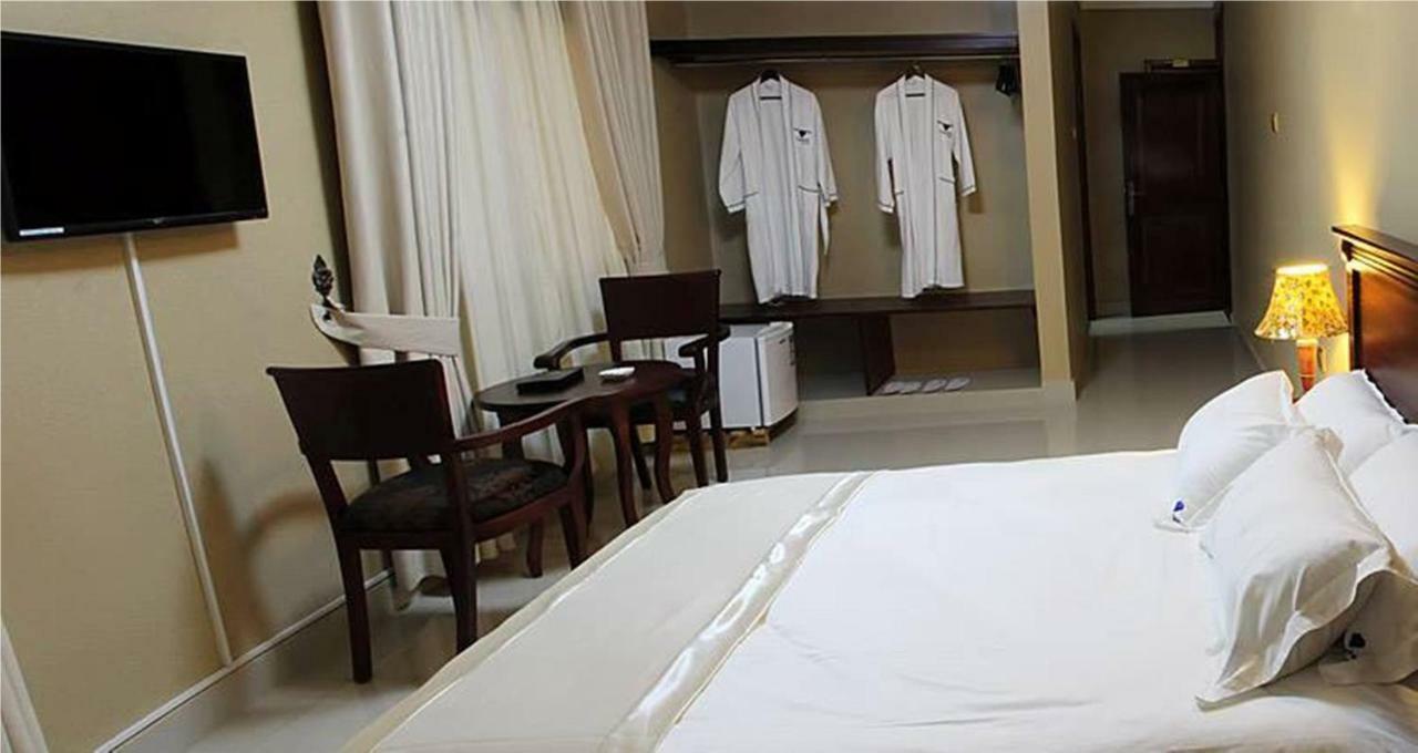 Sapphire Hotel Entebbe Kigo Kajansi Eksteriør bilde